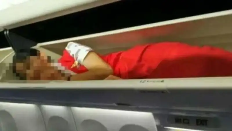 Китайские стюардессы пожаловались на издевательства