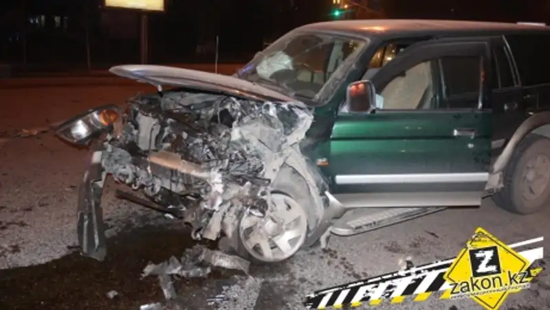 Два человека пострадали в результате серьезного ДТП на пр. Сейфуллина в Алматы