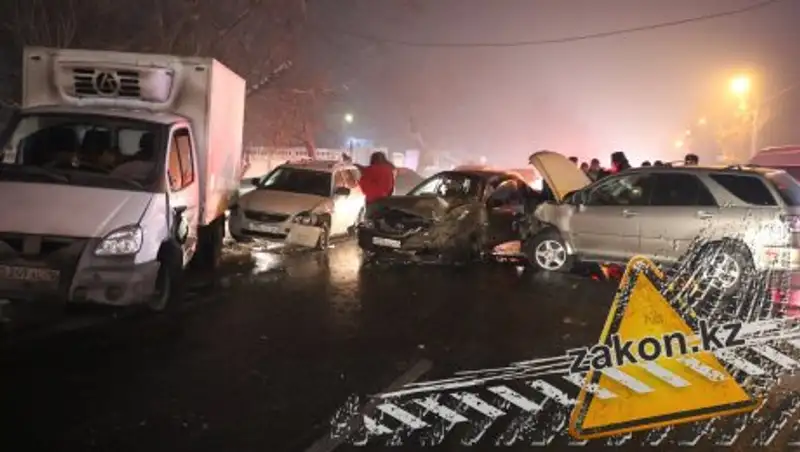 В массовом ДТП на Илийском тракте пострадали несколько человек