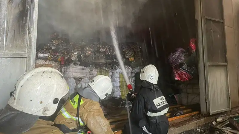 В Алматы снова горит барахолка, фото - Новости Zakon.kz от 09.07.2023 13:08