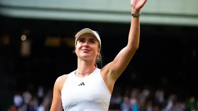 Бывшая третья ракетка мира украинская теннисистка Элина Свитолина опубликовала в социальных сетях фотографию с дочкой Скай на фоне поля с подсолнухами, фото - Новости Zakon.kz от 22.07.2023 20:43