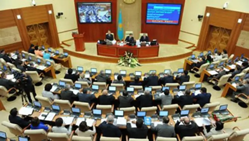 Мажилис РК рассматривает законопроект о налоговой амнистии