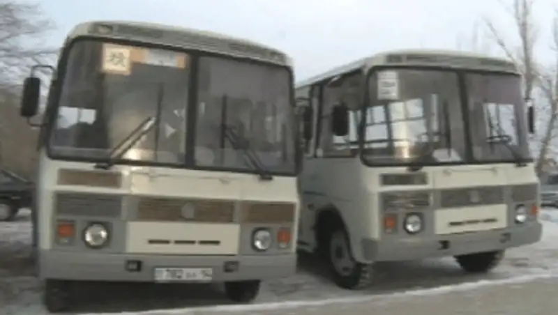 Сельским школам Павлодарской области подарили автобусы, фото - Новости Zakon.kz от 17.12.2013 15:52