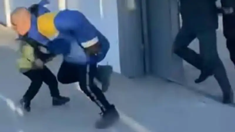 "Забыл пакет". Призывник-беглец из Актау объяснил свой побег