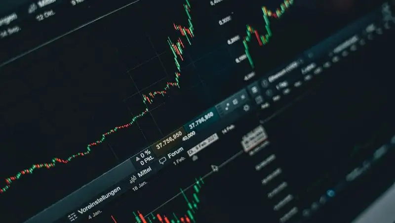 Как купить акции Tesla, не выходя из дома?