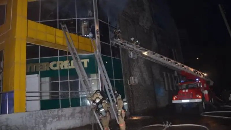 Отдел с игрушками горел в торговом доме Уральска