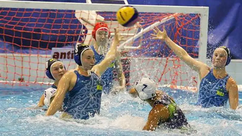 Ватерполистки Казахстана уступили команде Канады