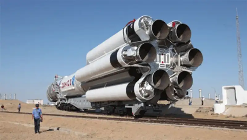 С Байконура запущен «Протон» с американским спутником радиовещания Sirius FM-6, фото - Новости Zakon.kz от 26.10.2013 16:09