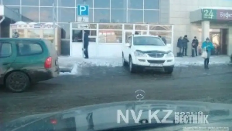 В Караганде водителя из Национальной гвардии наказали за неправильную парковку