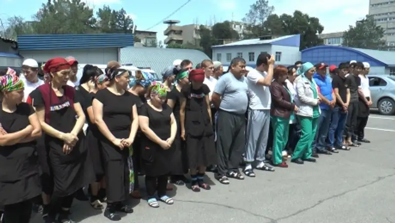 На рынках и в столовых Алматы работают  десятки нелегальных трудовых мигрантов 