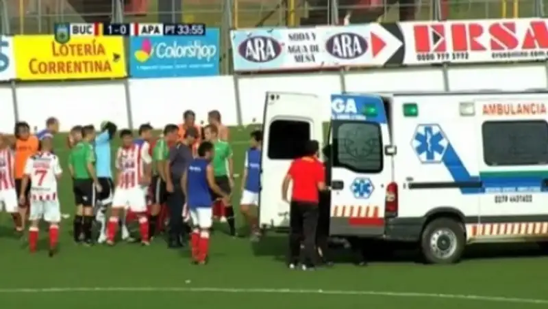 Аргентинский футболист умер во время матча