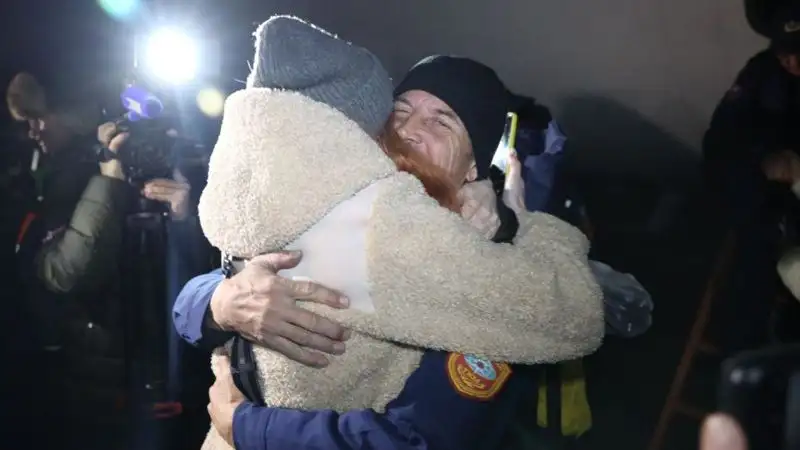 Как встречали спасателей, вернувшихся из Турции, фото - Новости Zakon.kz от 19.02.2023 08:21