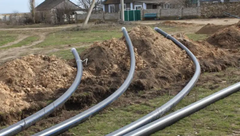 Жителям села в ВКО проводят водопровод, который им не нужен
