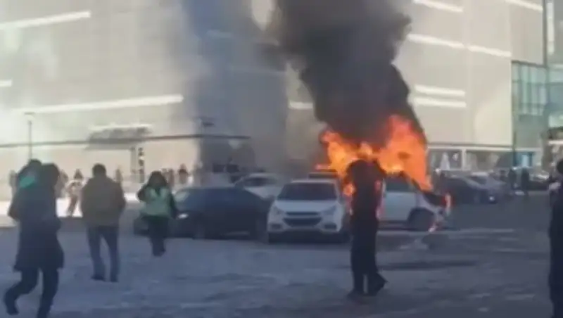 Машина сгорела в центре Астаны