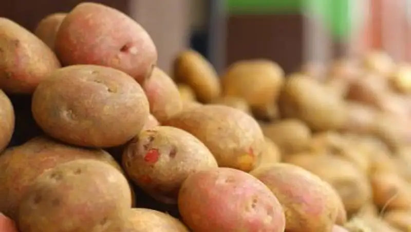 Запихал картошку в рот. Убийцу приговорили к 15 годам