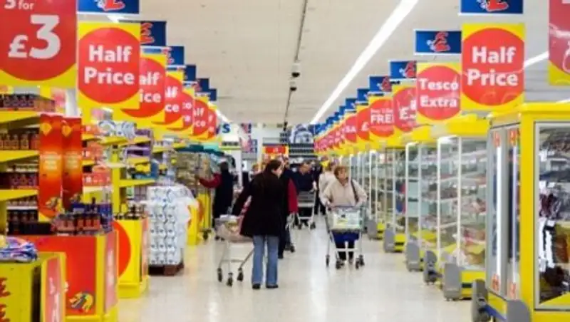 Опрос зафиксировал рекордное падение потребительской уверенности в Британии