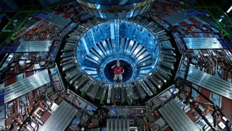 В Европе построят гигантский адронный суперколлайдер