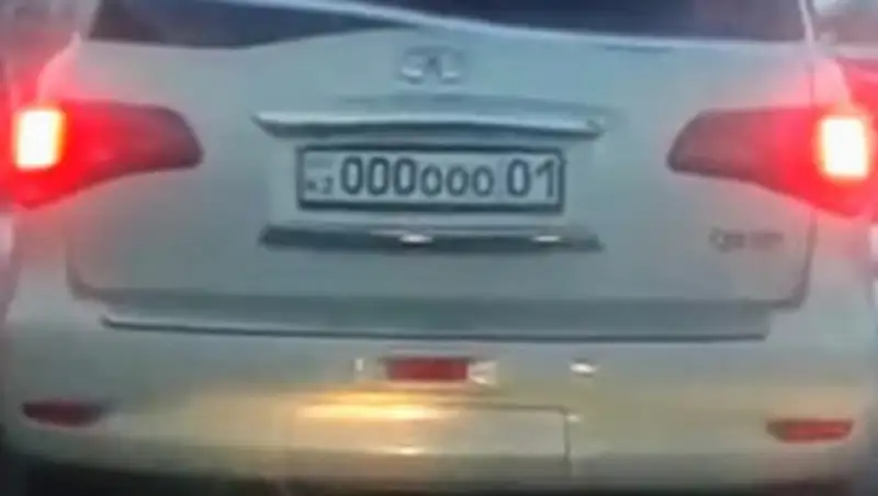 В Шымкенте полиция ищет владельца джипа с необычным номером