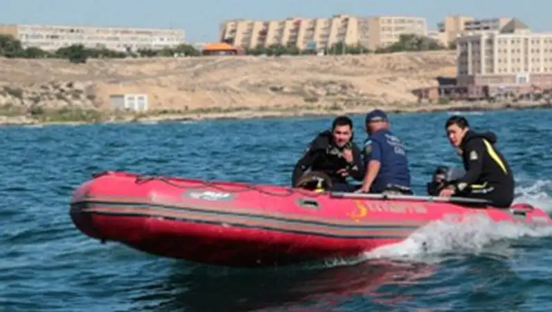 В Актау продолжаются поиски пропавшей в море девушки