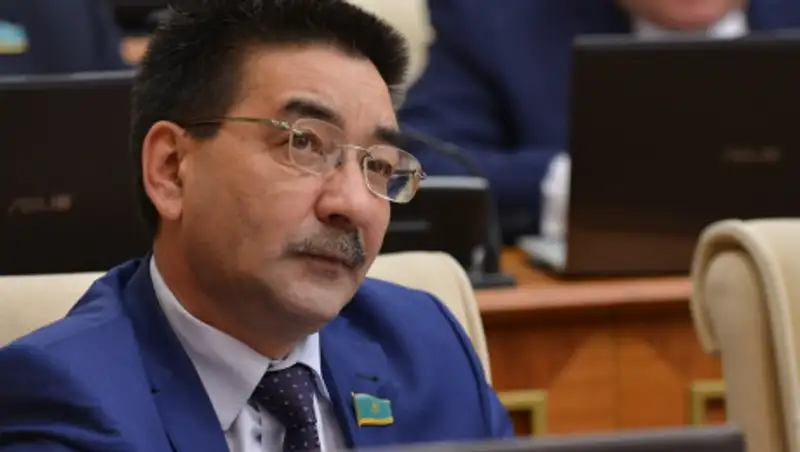 ЦИК зарегистрировала Жамбыла Ахметбекова в качестве кандидата в президенты