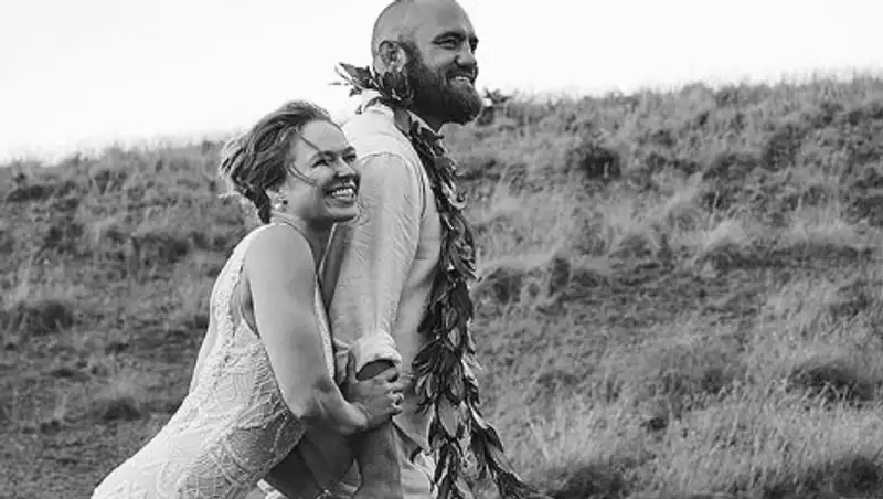 Бывшая чемпионка UFC Роузи вышла замуж за бойца MMA