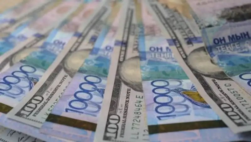 Курс доллара превысил 367 тенге на дневных торгах