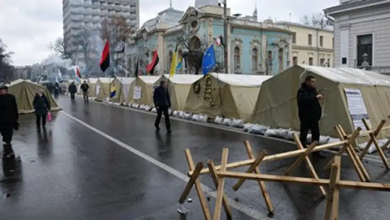 В Киеве люди собираются на митинг у Рады