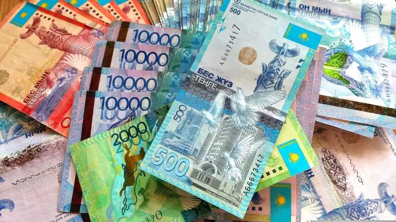 Собирала  40 лет: дропперы забрали у пенсионерки 16 млн тенге в Кокшетау