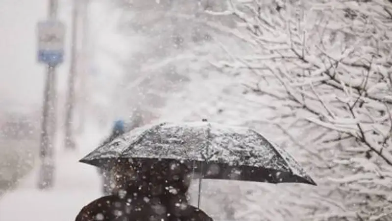 Сильные осадки, гололед и ветер: какая погода ожидает казахстанцев 21 февраля