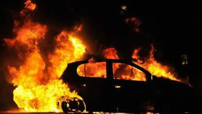 Участковый из Семея случайно поджег автостоянку