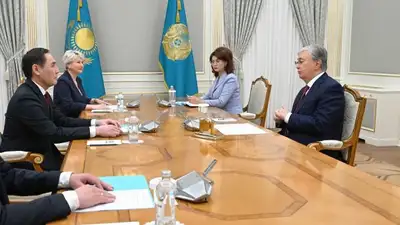 Поздравил вновь назначенных заместителей Председателя Ассамблеи народа Казахстана 