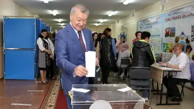 Голосование на референдуме, фото - Новости Zakon.kz от 05.06.2022 12:52
