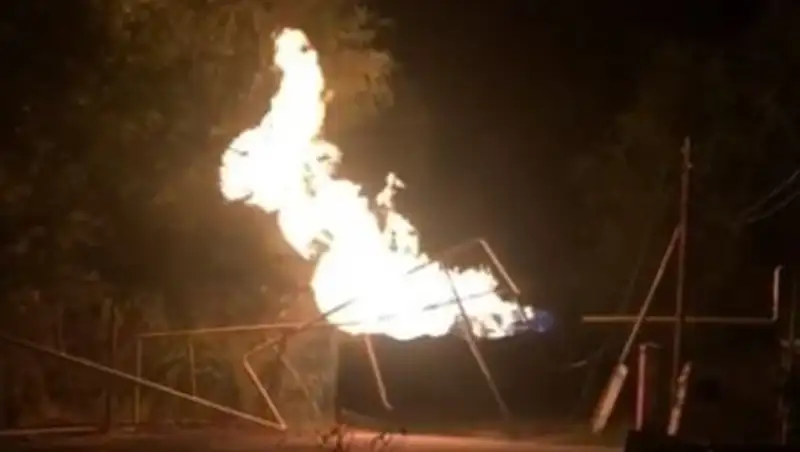 Горящий газопровод в Алматинской области сняли на видео