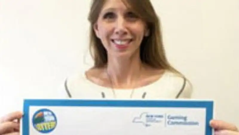 Американка постояла в очереди и выиграла пожизненное обеспечение