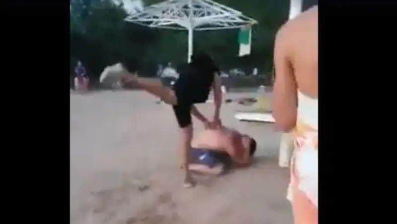 Новое шокирующее жестокостью видео драки на Сайране в Алматы
