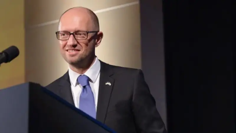 Яценюк считает плохим показателем низкую явку на выборах на Украине