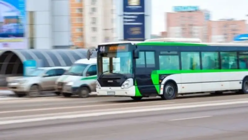 Льготникам Астаны дали последний шанс на получение именных транспортных карт