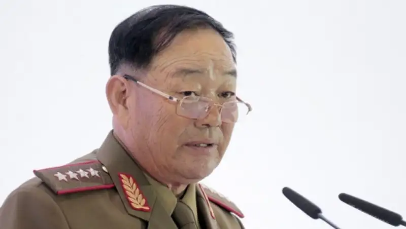 Расстрелянного из зенитки министра обороны КНДР показали по телевидению