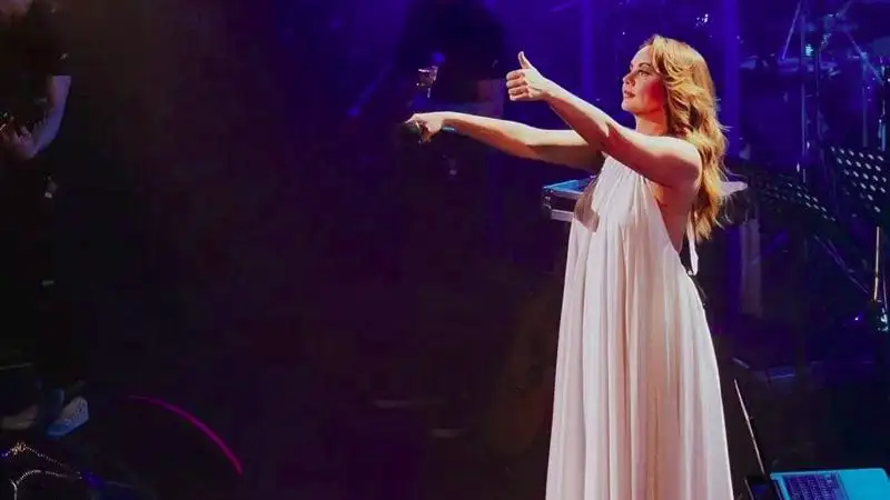 Певице МакSим стало плохо во время концерта