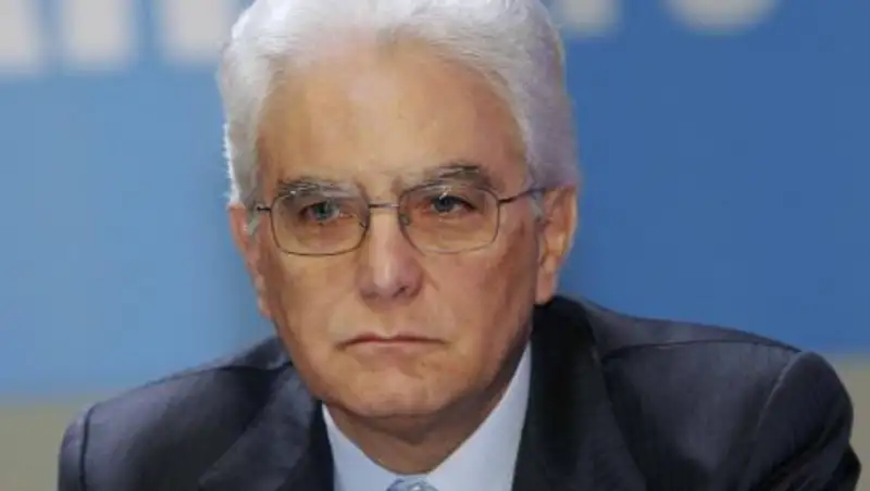 Президент Италии примет участие в похоронах жертв землетрясения