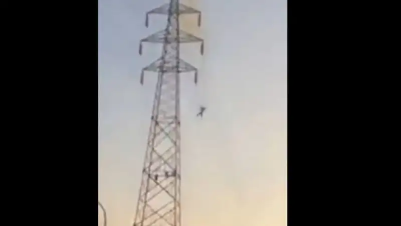 Упавший с ЛЭП африканец выжил после удара током в 30 тысяч вольт