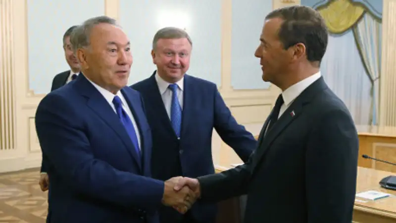 Назарбаев договорился с Медведевым о регулярных контактах