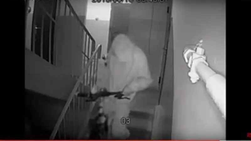 И снова в Алматы вор велосипеда попался на камеру наблюдения