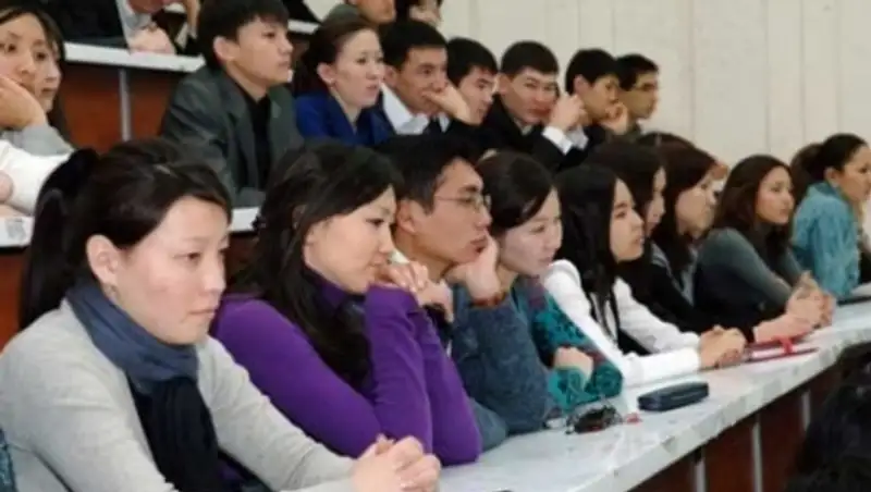 Приезжие выпускники алматинских вузов не хотят возвращаться в свои города