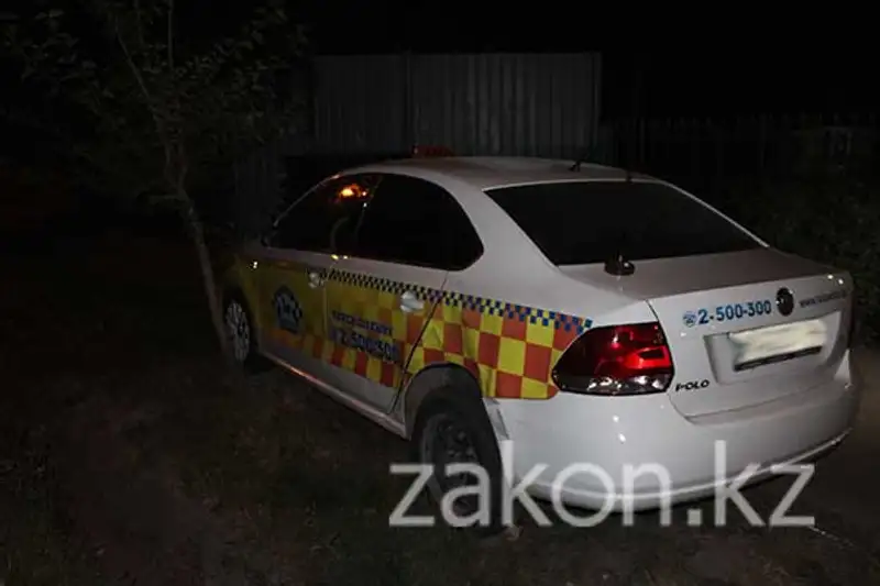 «Бомбилы» портят жизнь официальным таксистам в Алматы (фото) «Бомбилы» портят жизнь официальным таксистам в Алматы (фото), фото - Новости Zakon.kz от 04.10.2013 16:50