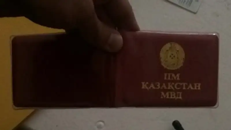 В Алматы лже-сотрудник ДВД города разъезжал на тонированной машине со стробоскопами