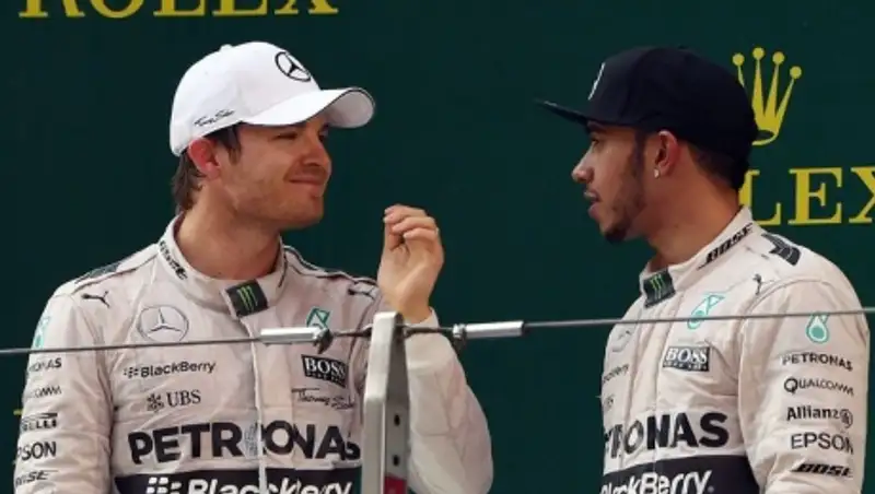 Баттон советует Росбергу не спорить с Хэмилтоном в прессе, а найти способ обогнать его