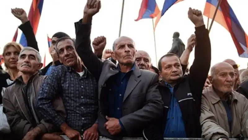 К протестам в Армении присоединяются новые города