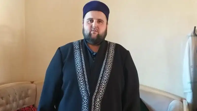 Имама, на которого напали в мечети с ножом, выписали из больницы