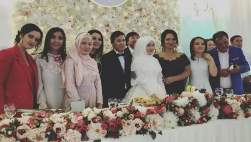 Казахстанский певец Абай Бегей женился во второй раз